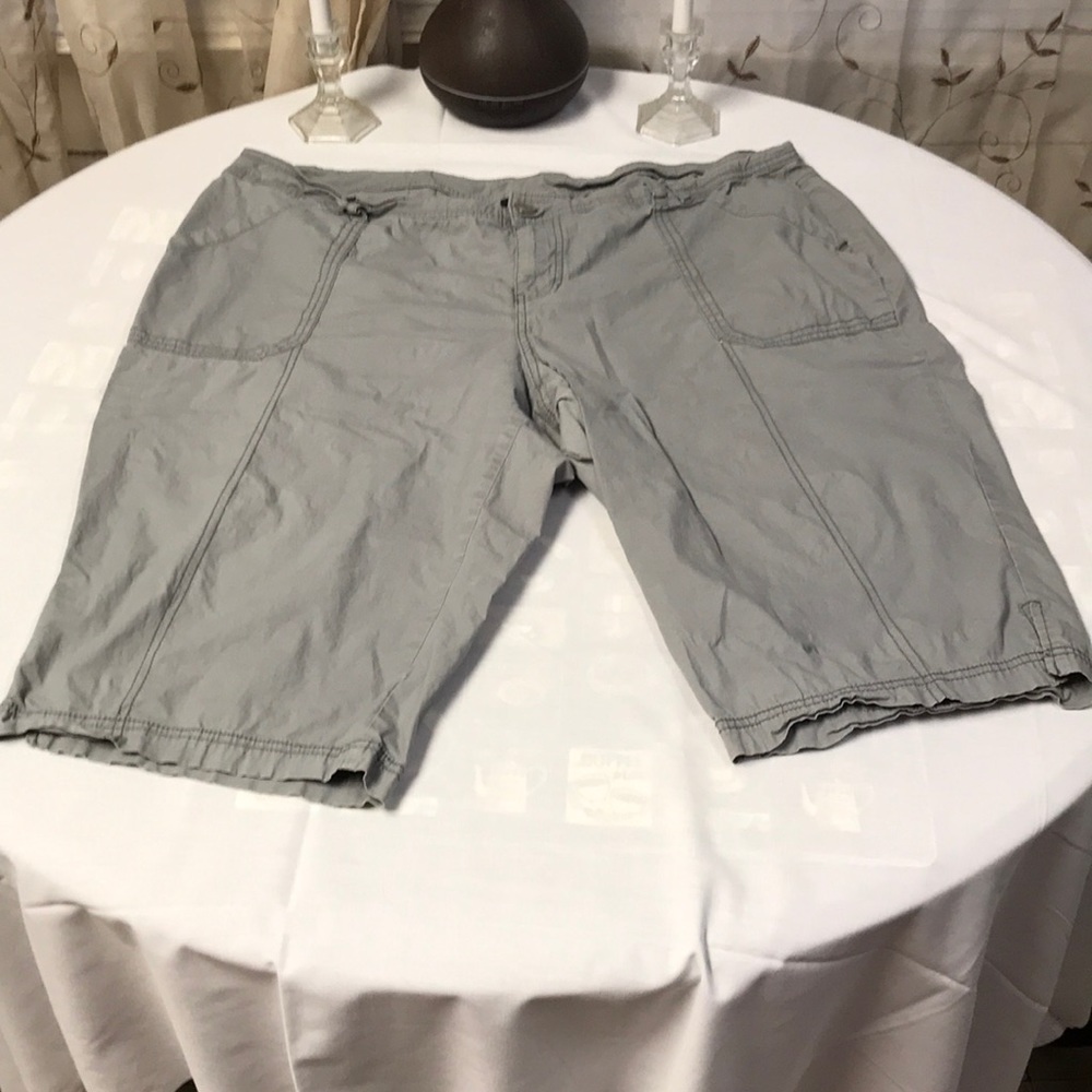 Capri pants